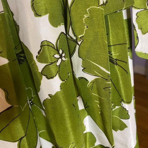 Green and white Floral and flare dress - Picture 2 of 4